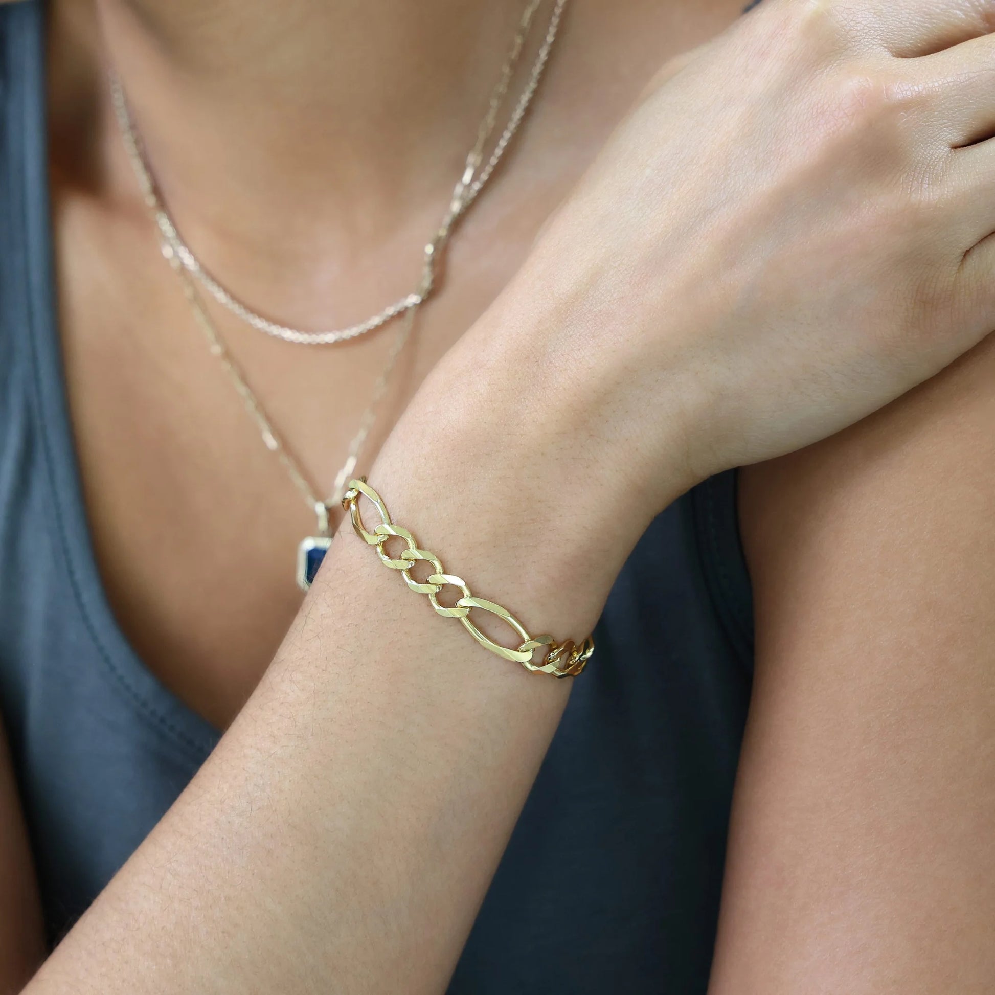Souverel – Italiaanse Herenarmband van Massieve Figaro Schakel in Echt 14K Geelgoud